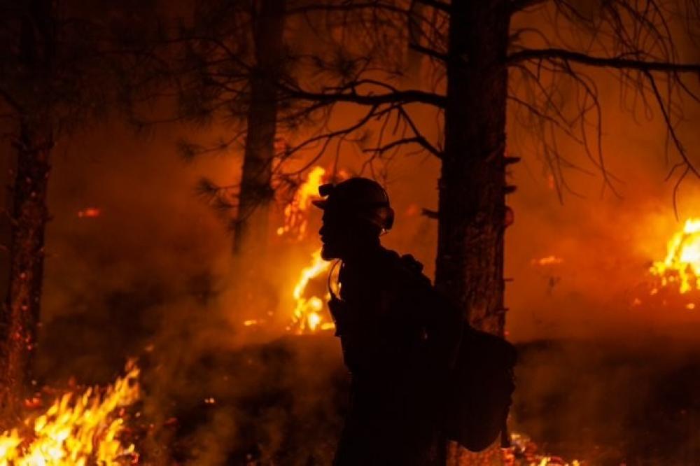 The Weekend Leader - Oregon wildfire burns over 390K acres, 32% contained